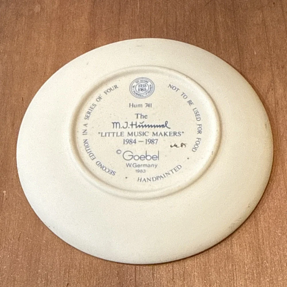 Goebel Little Music Makers Serenade - No Box - Signed 85.